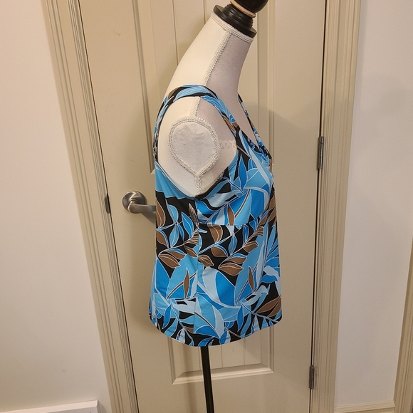 3/$35. Initiatives Tank Top. Good condition. - Picture 5 of 7